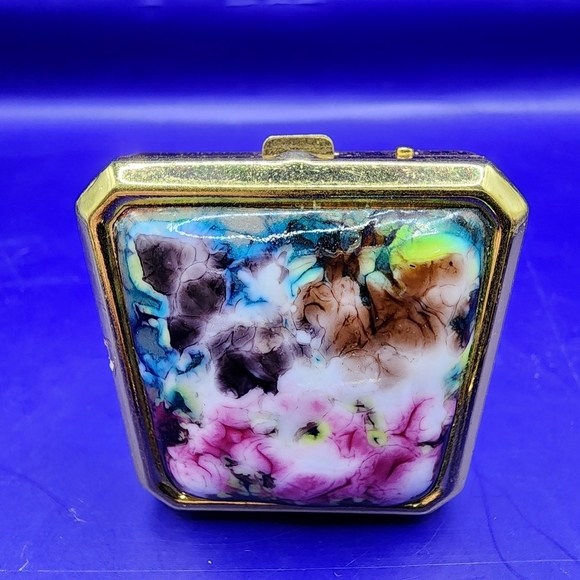 Vintage Pill Box 1.5" Metal Gold Tone Enamel Pink Purple Floral - Picture 1 of 5